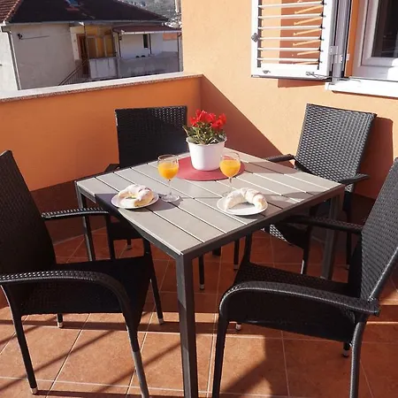 Tomena Διαμέρισμα