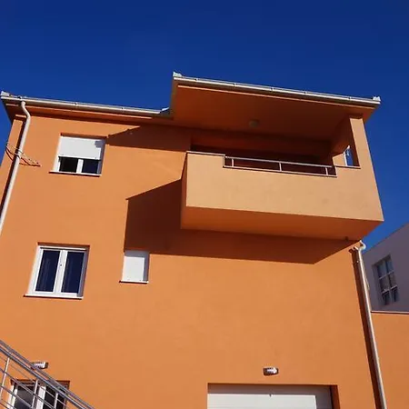 Tomena Διαμέρισμα *