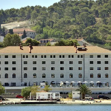 Tomena * Τρογκίρ