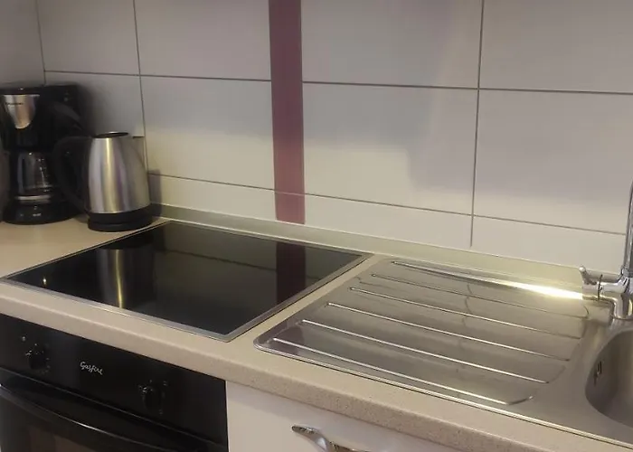 Tomena アパート トロギール