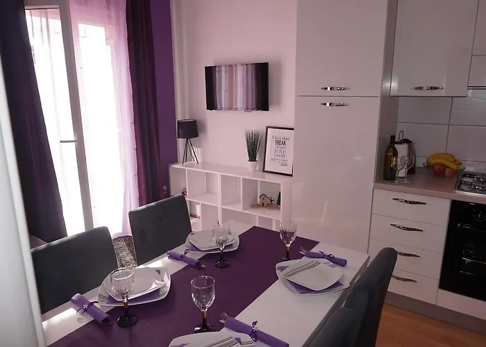 Tomena アパート トロギール