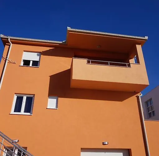 Tomena アパート *