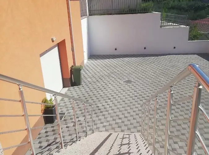 Tomena * トロギール