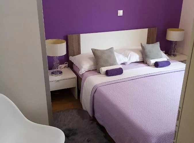 アパート Tomena トロギール